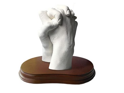 escultura de las manos